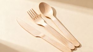 استراتيجيات توريد أدوات المائدة الخشبية المستدامة لتجنب الغسيل الأخضر